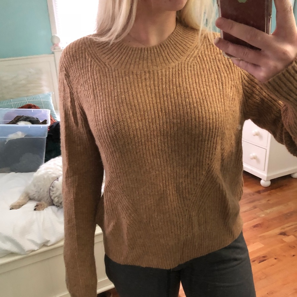 H&M tan sweater new with tags on